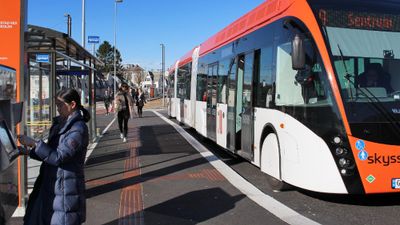 Enova forenkler søknadsprosessen ved kjøp av biogasskjøretøy. Her er biogassbussene i Bergen (Foto: Enova)