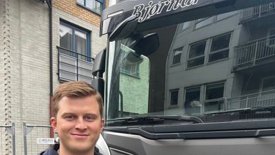 -Vi ønsker å bygge ut i et høyt tempo fremover slik at tilgang på lading ikke hindrer overgangen til elektrisk og vurderer alle lokasjoner nært bedrifter som har behov, sier Sindre Wergeland i selskapet Tung Bil Lading. Selskapet fikk støtte til to ladestasjoner, i Aurland og i Lærdal. (Foto: Tung Bil Lading AS)