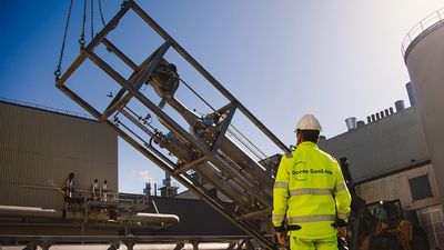 Bilde fra installasjon av pilotanlegg hos Norske Skog.