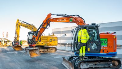 Stadig flere aktører tar i bruk elektriske gravemaskiner.