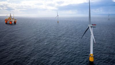 Potensialet for flytende havvind er stort, fordi 80 prosent av det globale havvindpotensialet ligger på dypere grunn. Bildet viser Hywind Tampen, verdens største flytende havvindpark.