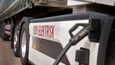 I juni har Enova tildelt 381 millioner kroner i støtte til 318 elektriske lastebiler og busser, som er rekord.